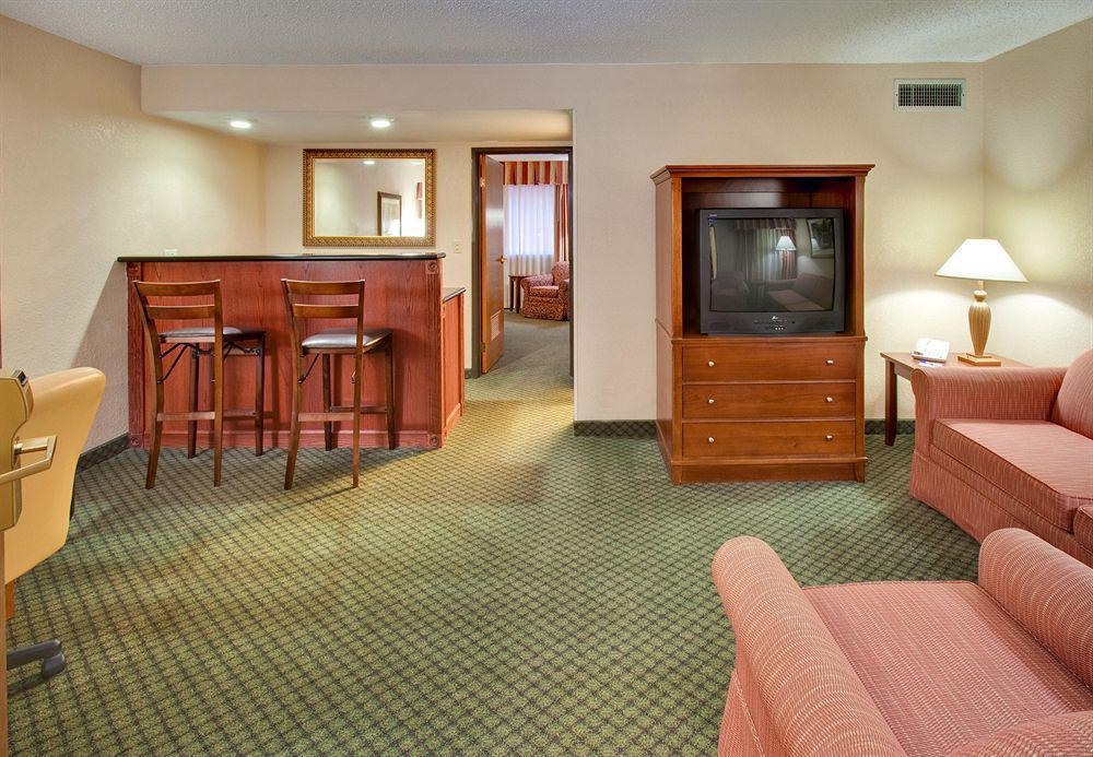Hotel Express Chicago-downers Grove By Ihg Downers Grove