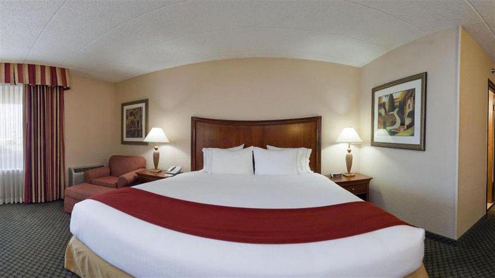 Express Chicago-downers Grove By Ihg Downers Grove