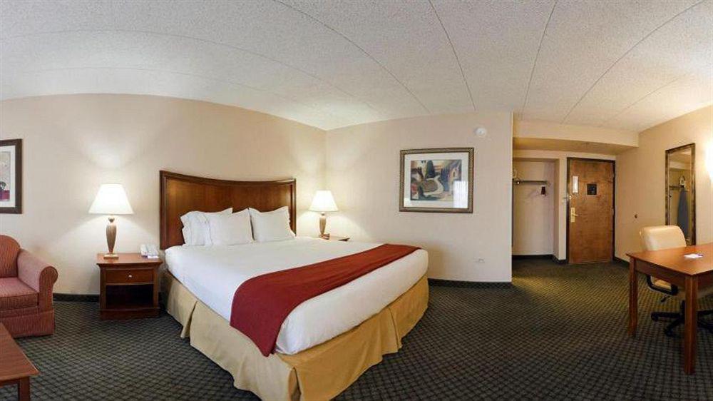 Express Chicago-downers Grove By Ihg