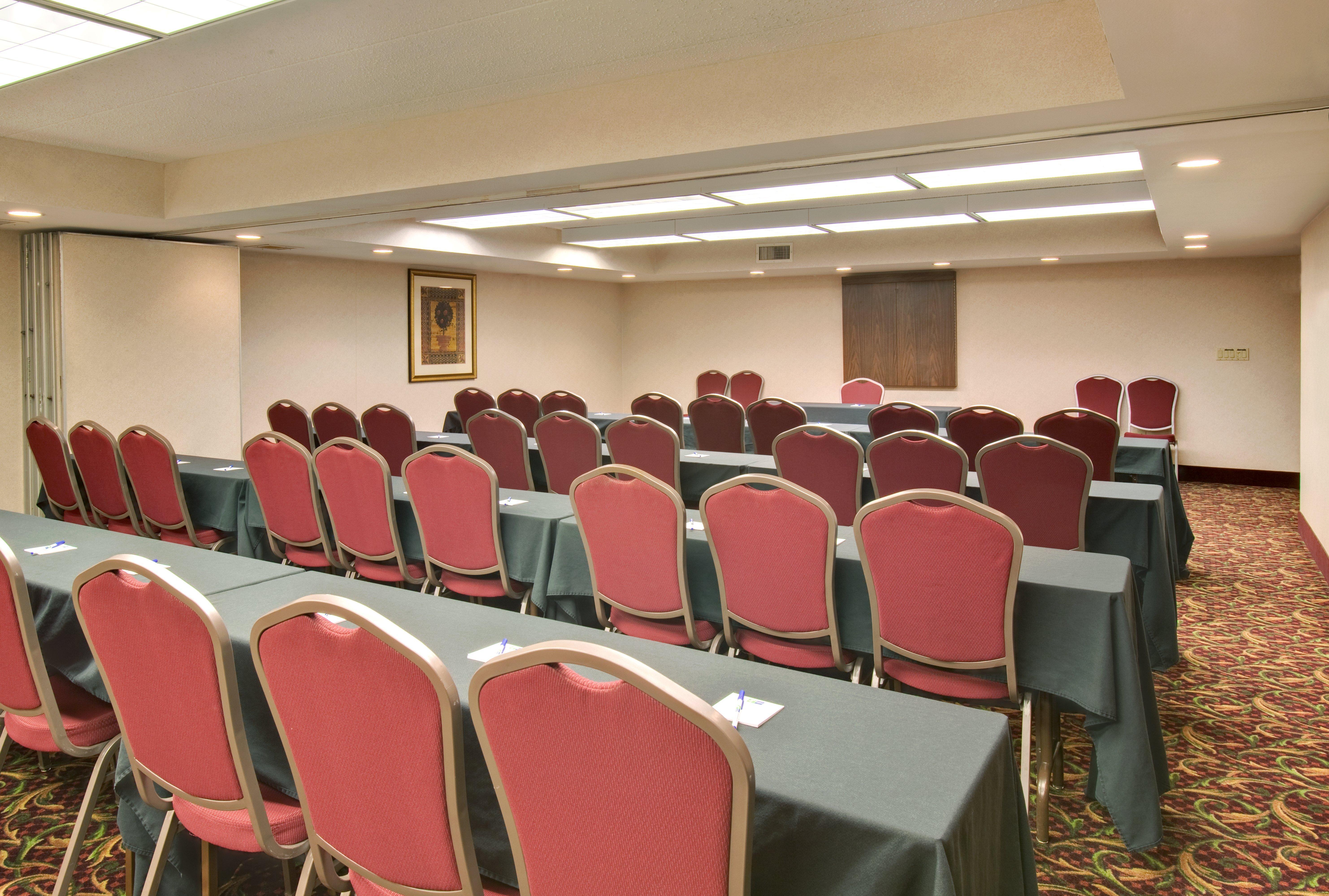 Express Chicago-downers Grove By Ihg Hotel 2*