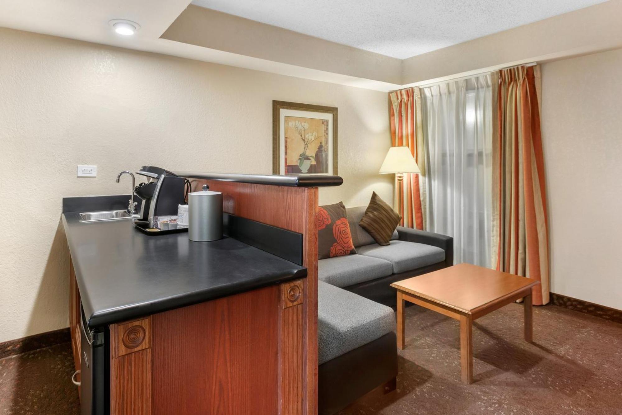 Hotel Express Chicago-downers Grove By Ihg Downers Grove