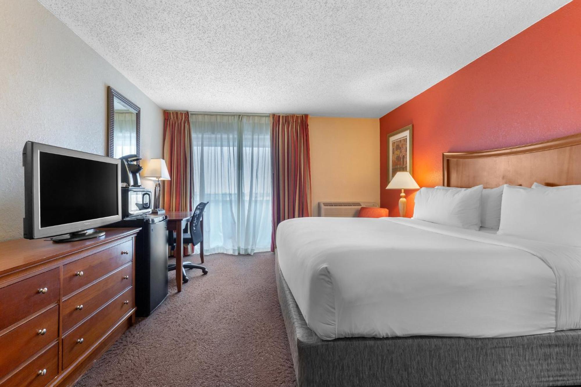 Express Chicago-downers Grove By Ihg 2*