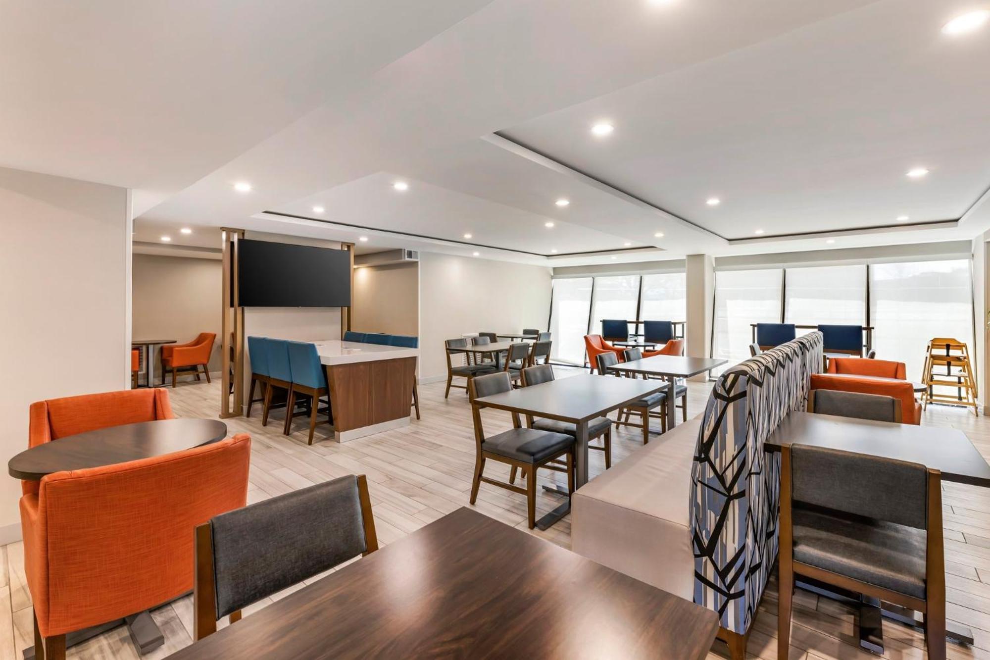 Hotel Express Chicago-downers Grove By Ihg 2*