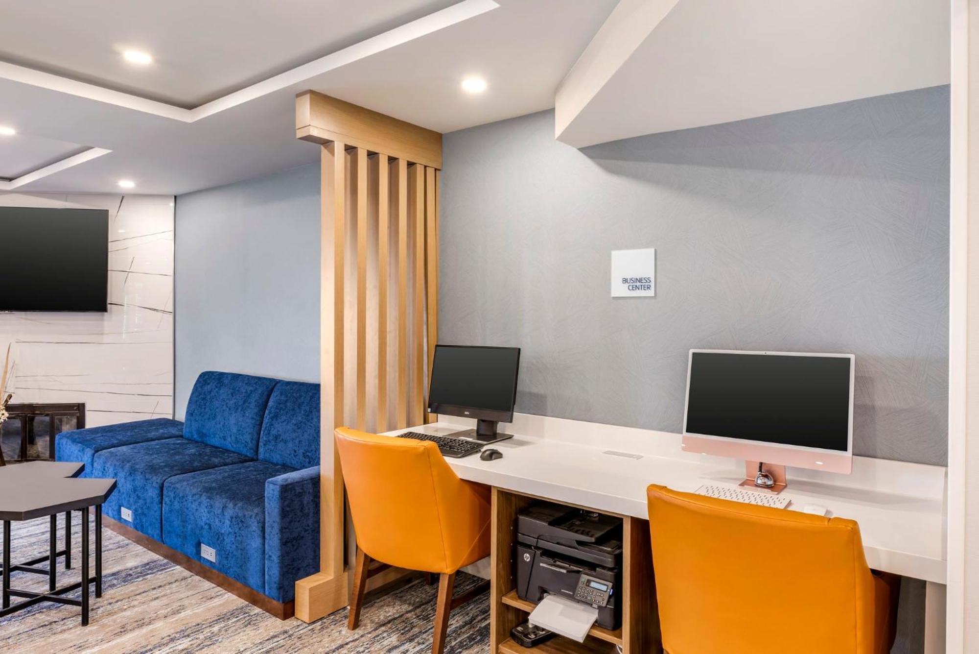 Express Chicago-downers Grove By Ihg 2* Downers Grove
