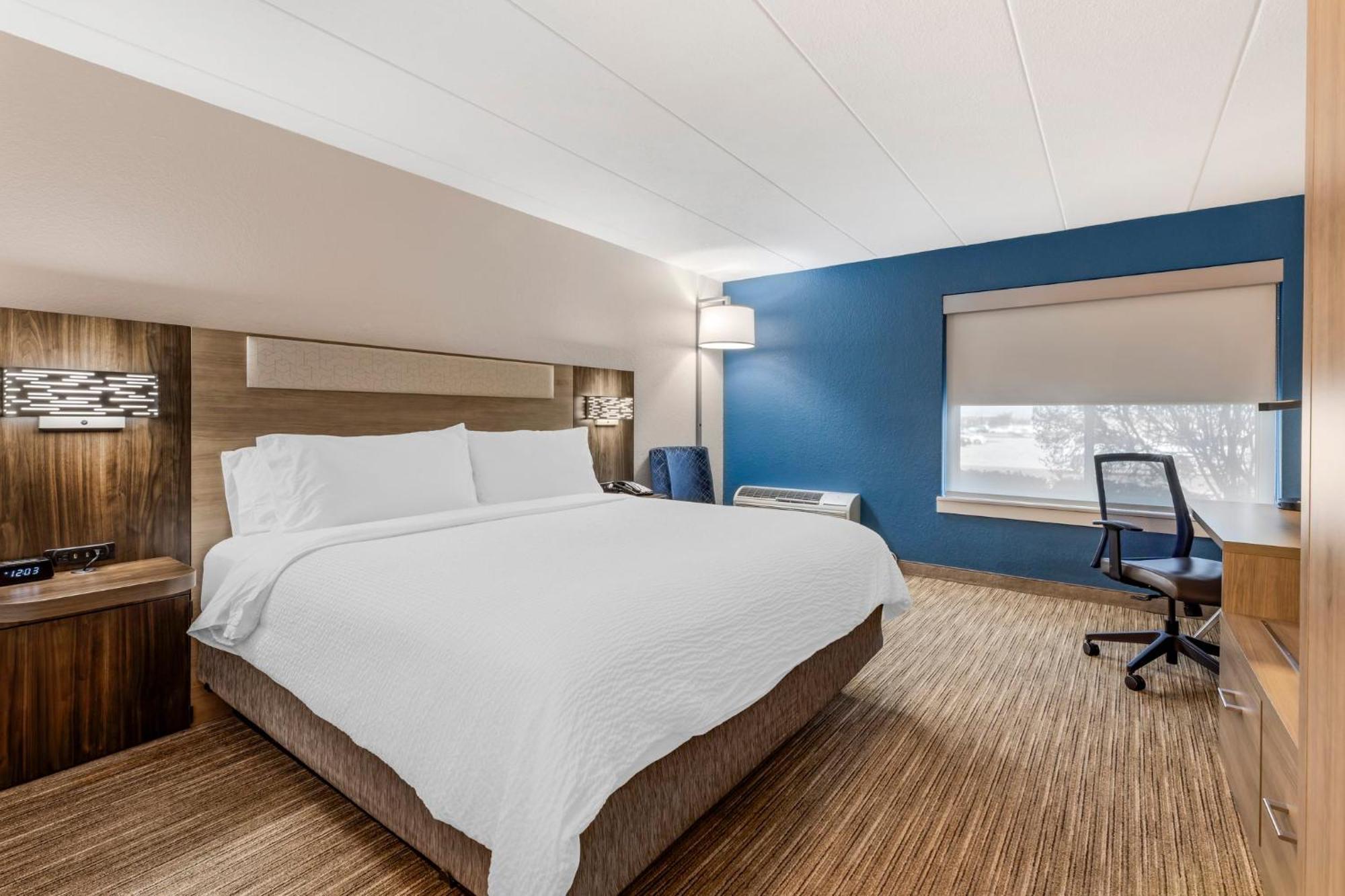 Express Chicago-downers Grove By Ihg 2* Downers Grove