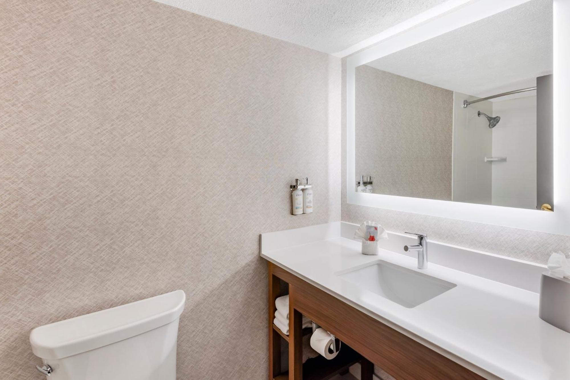 Express Chicago-downers Grove By Ihg Hotel 2*