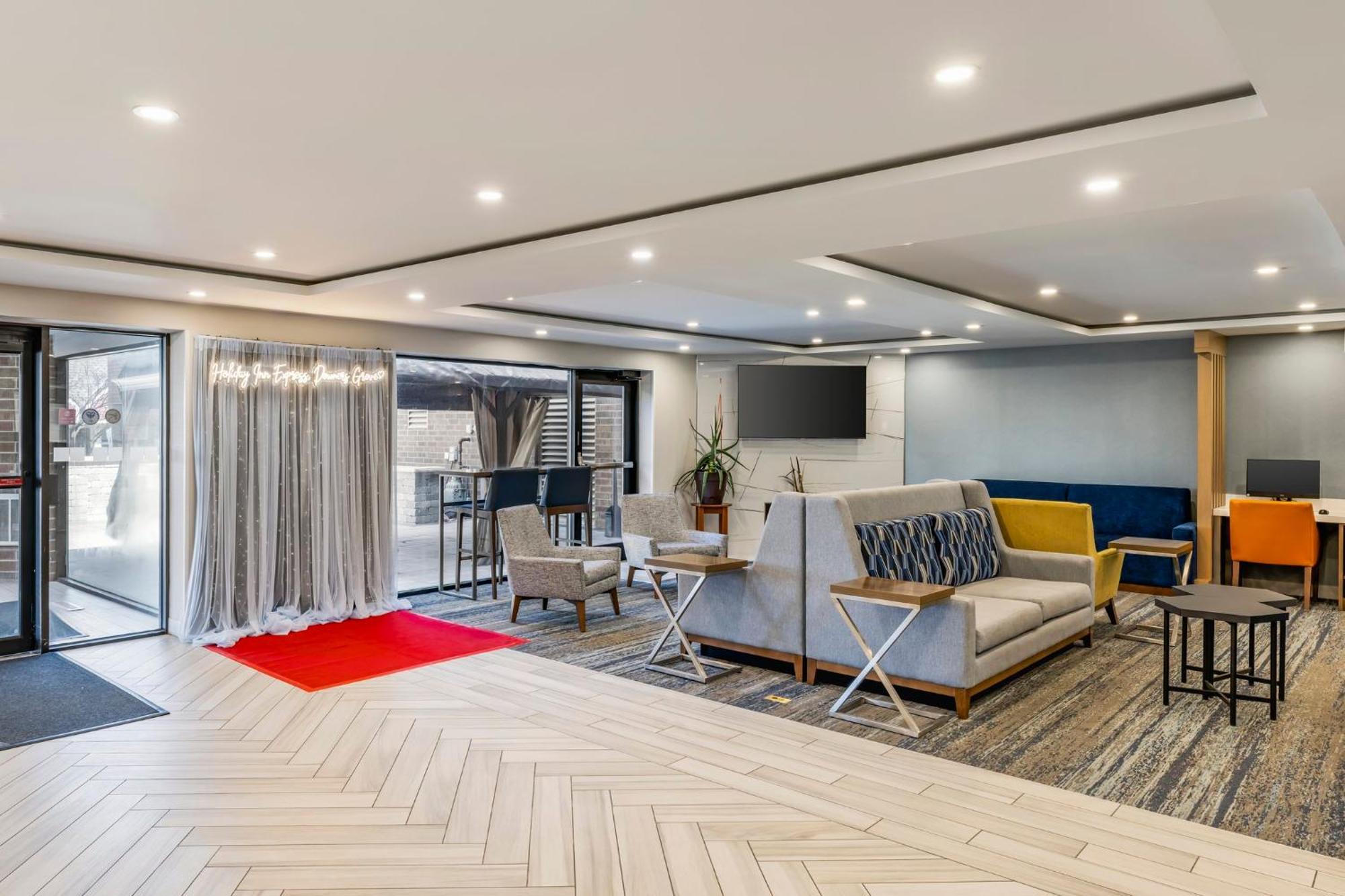 Express Chicago-downers Grove By Ihg Hotel Downers Grove