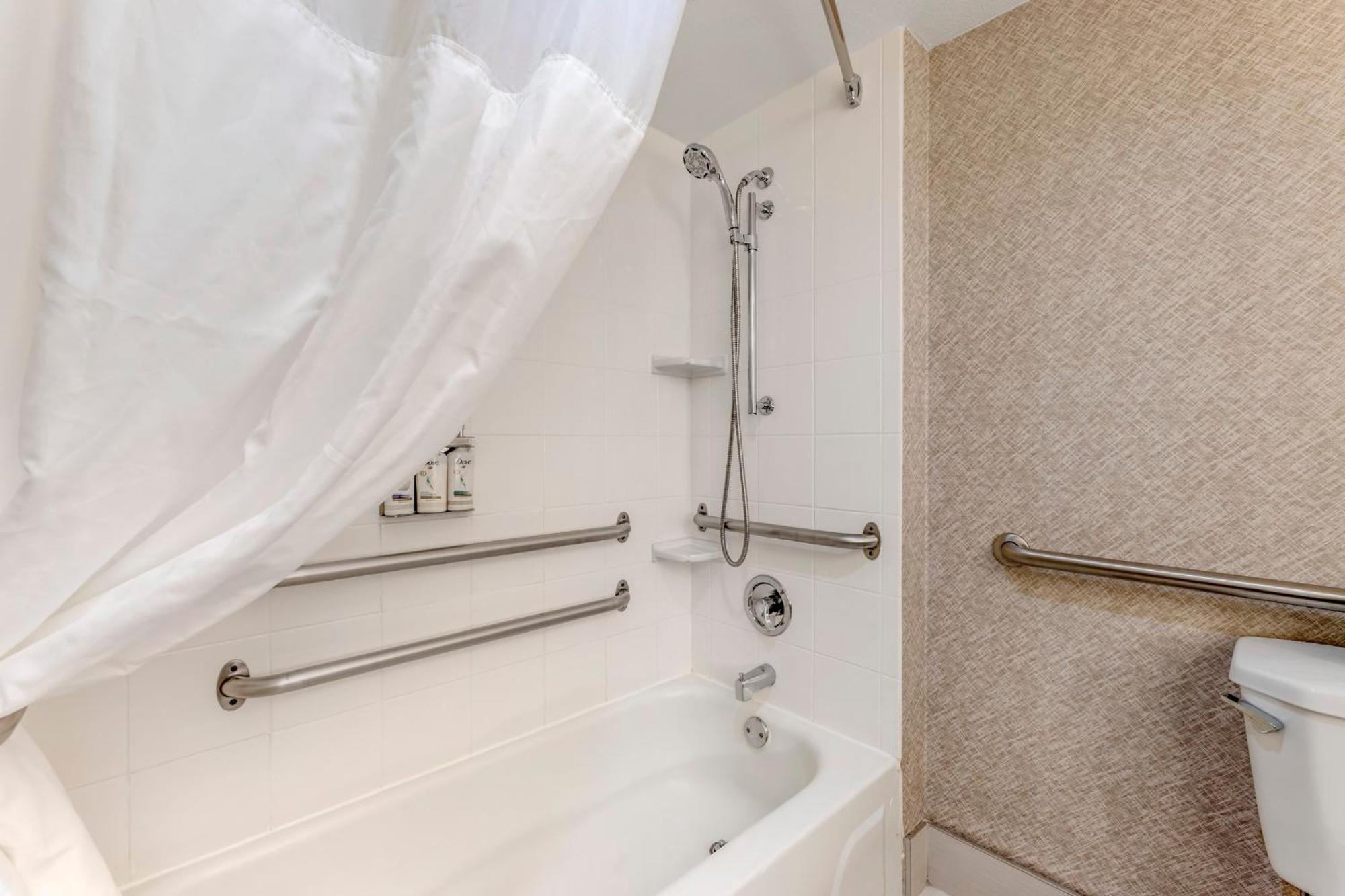 Hotel Express Chicago-downers Grove By Ihg 2*