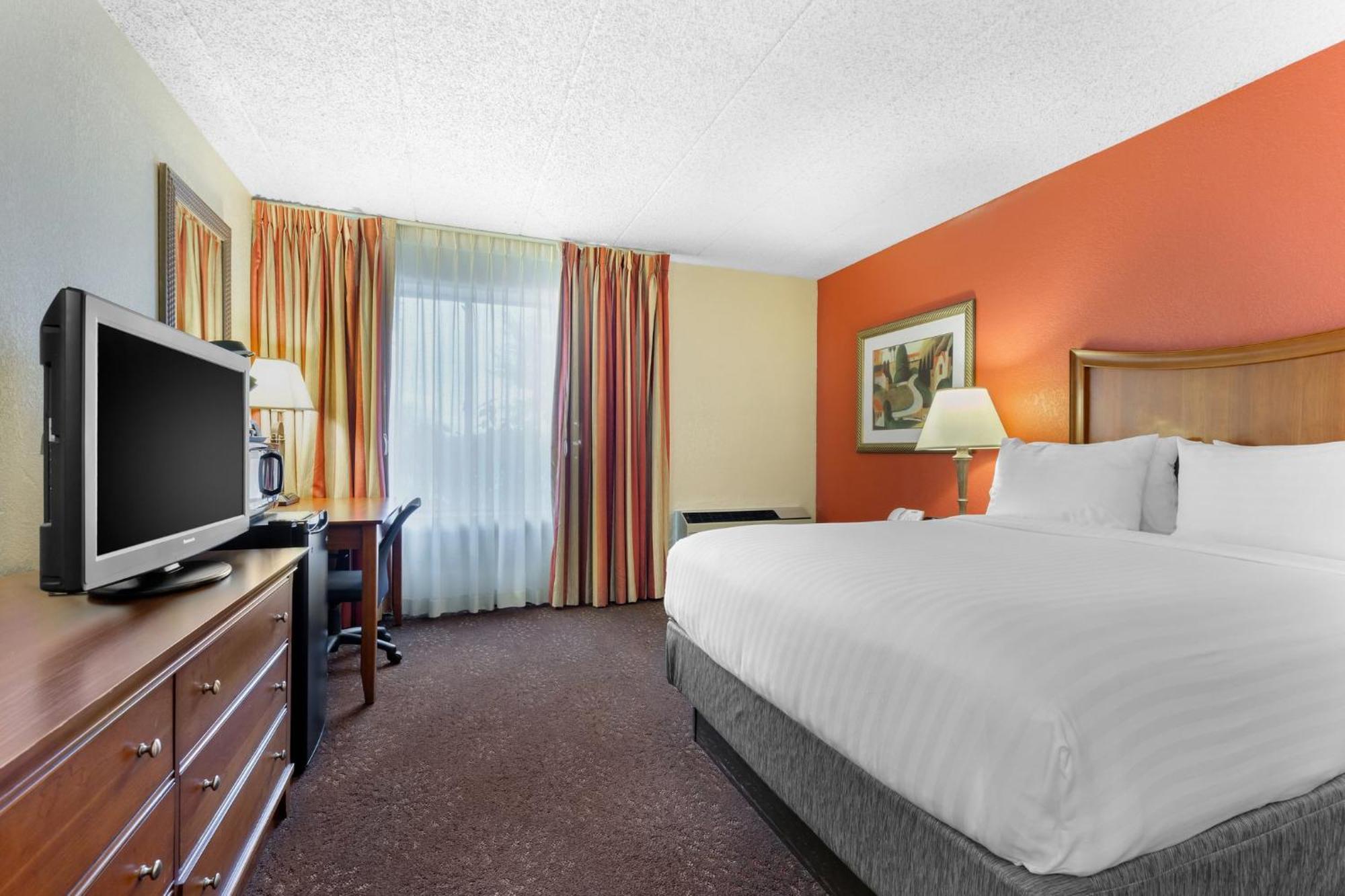 Hotel Express Chicago-downers Grove By Ihg 2*