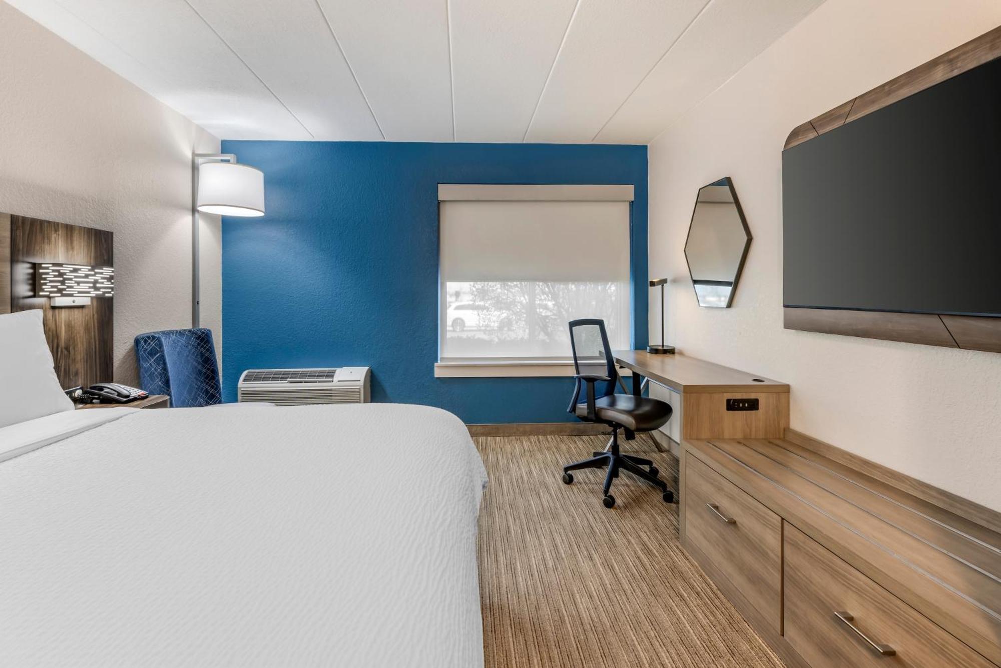 Express Chicago-downers Grove By Ihg