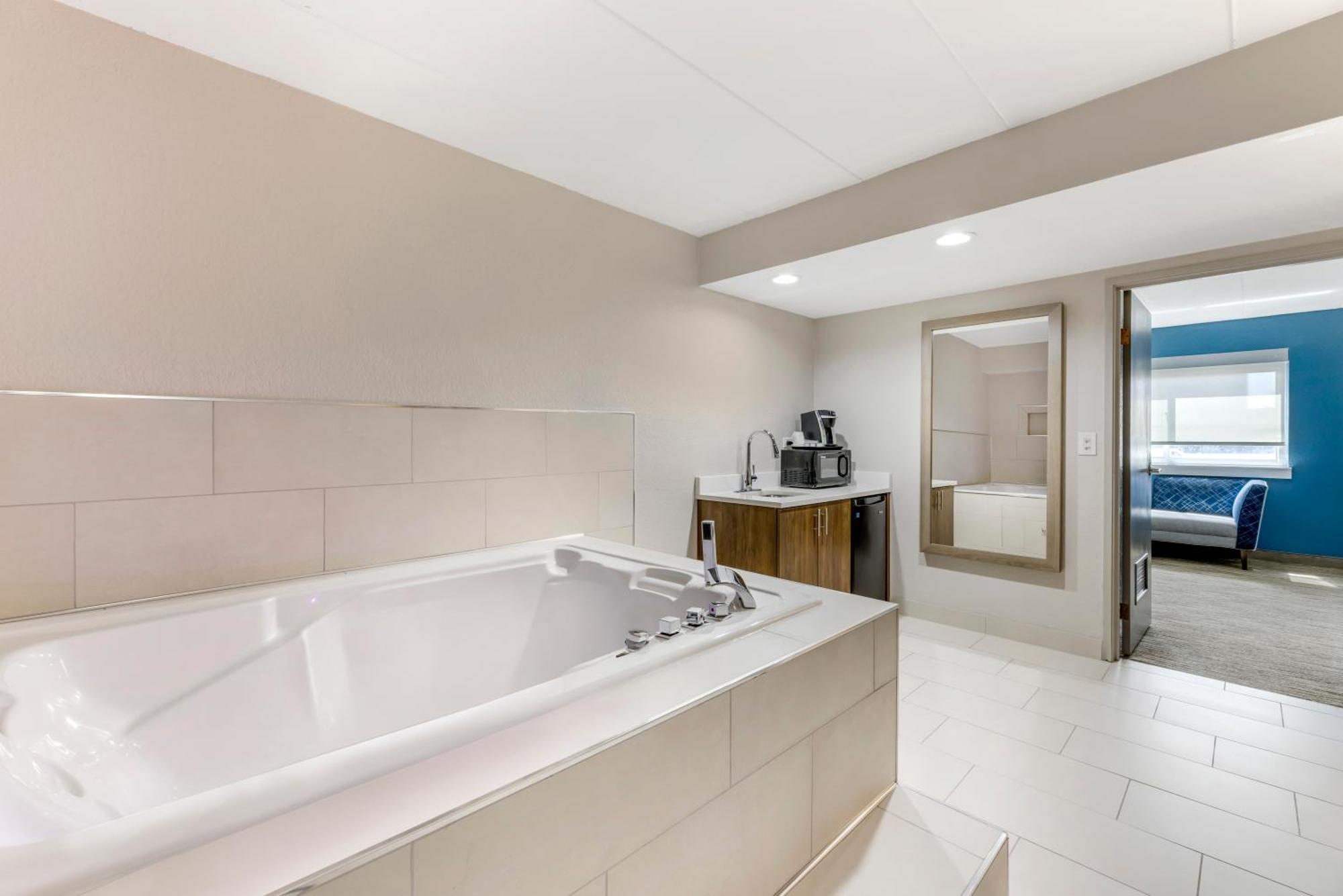 Hotel Express Chicago-downers Grove By Ihg
