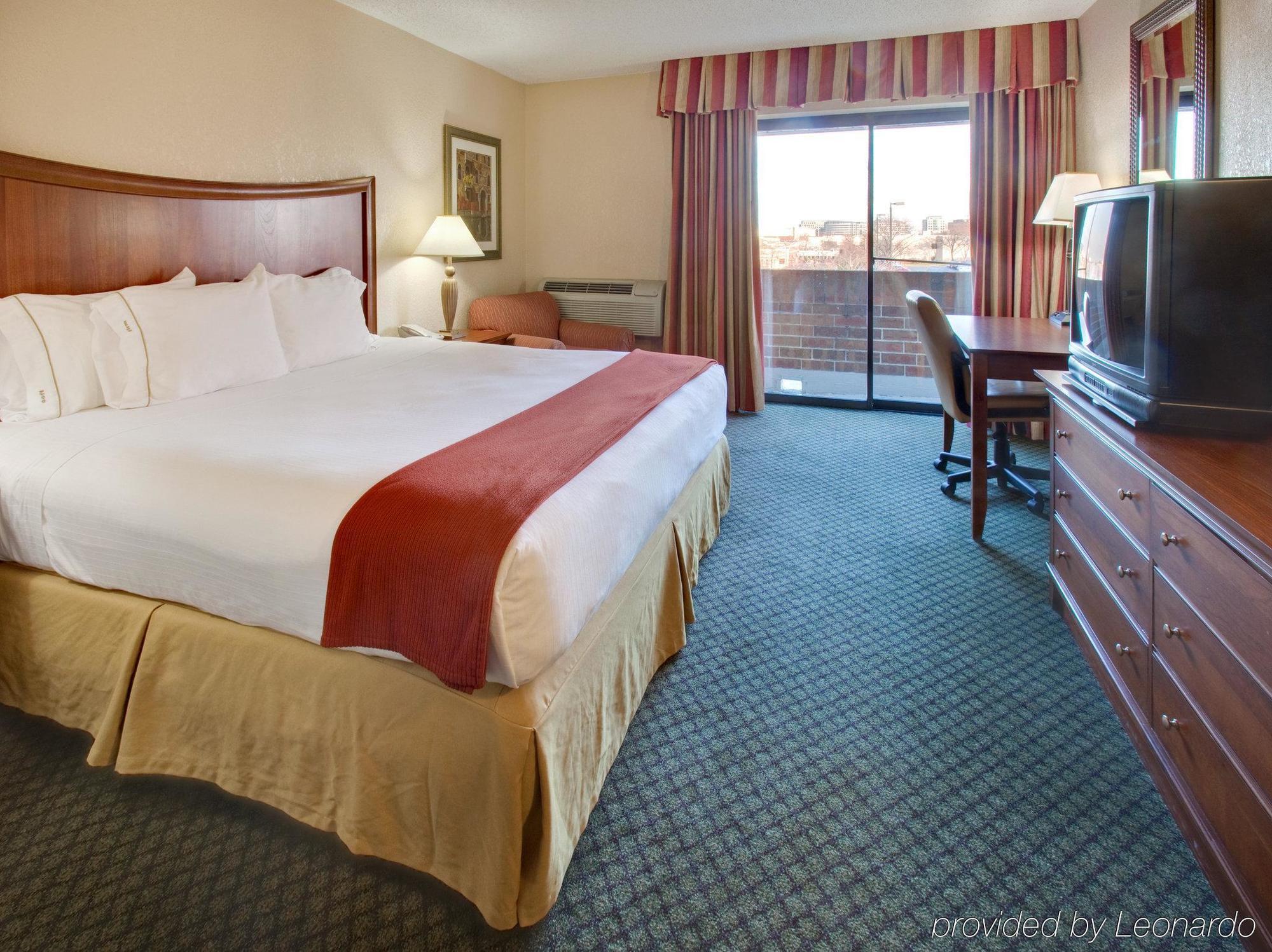 Hotel Express Chicago-downers Grove By Ihg 2*