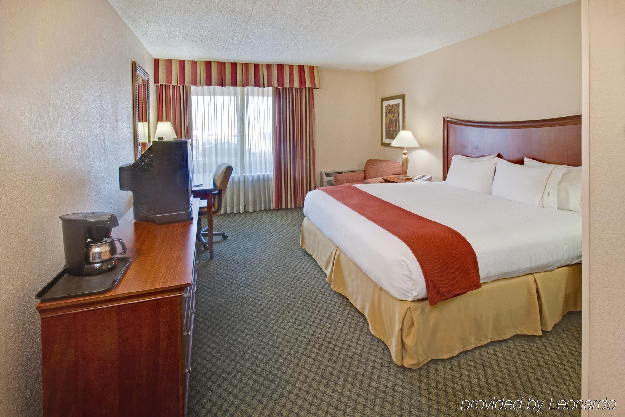 Express Chicago-downers Grove By Ihg Hotel 2*