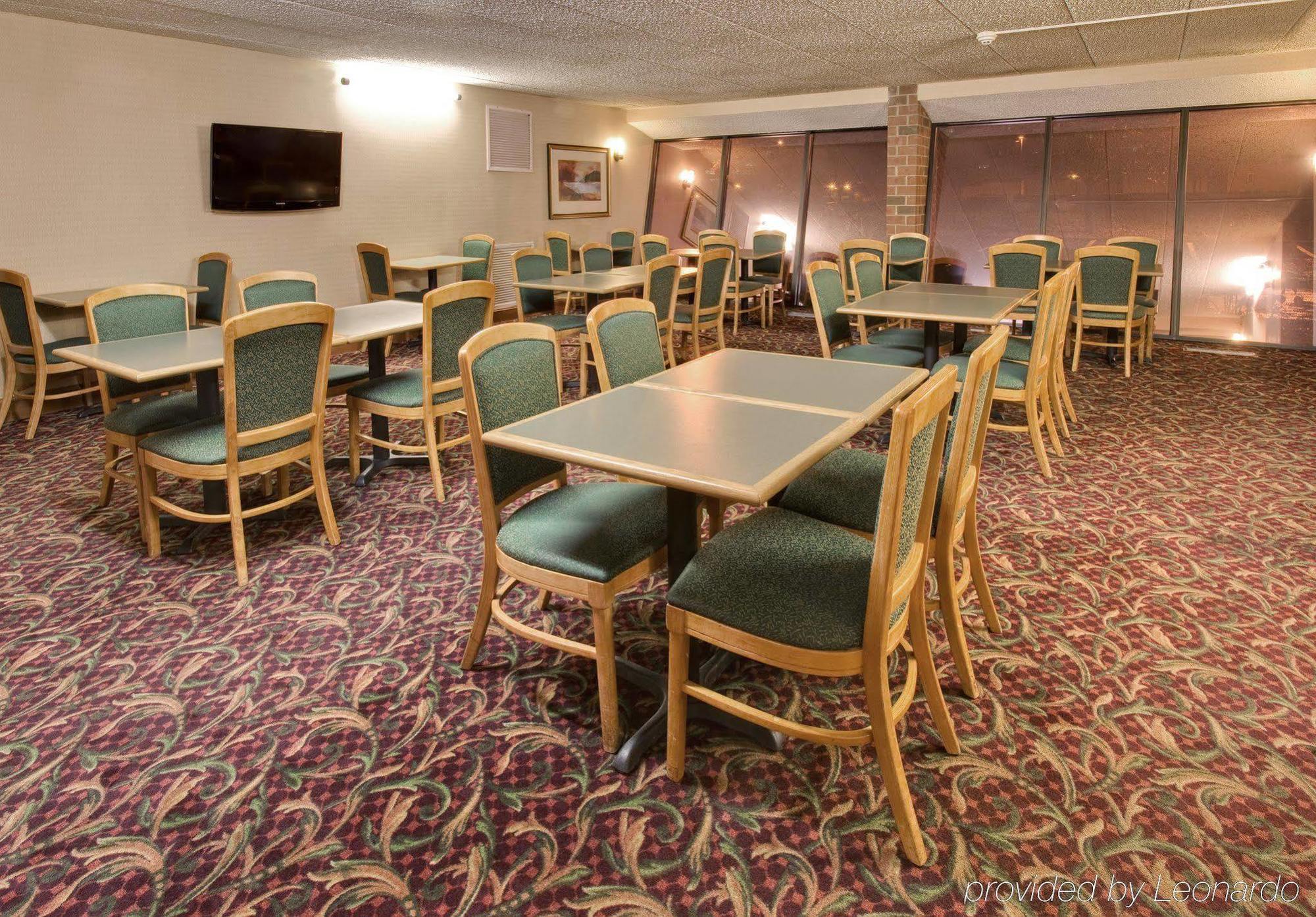 Hotel Express Chicago-downers Grove By Ihg