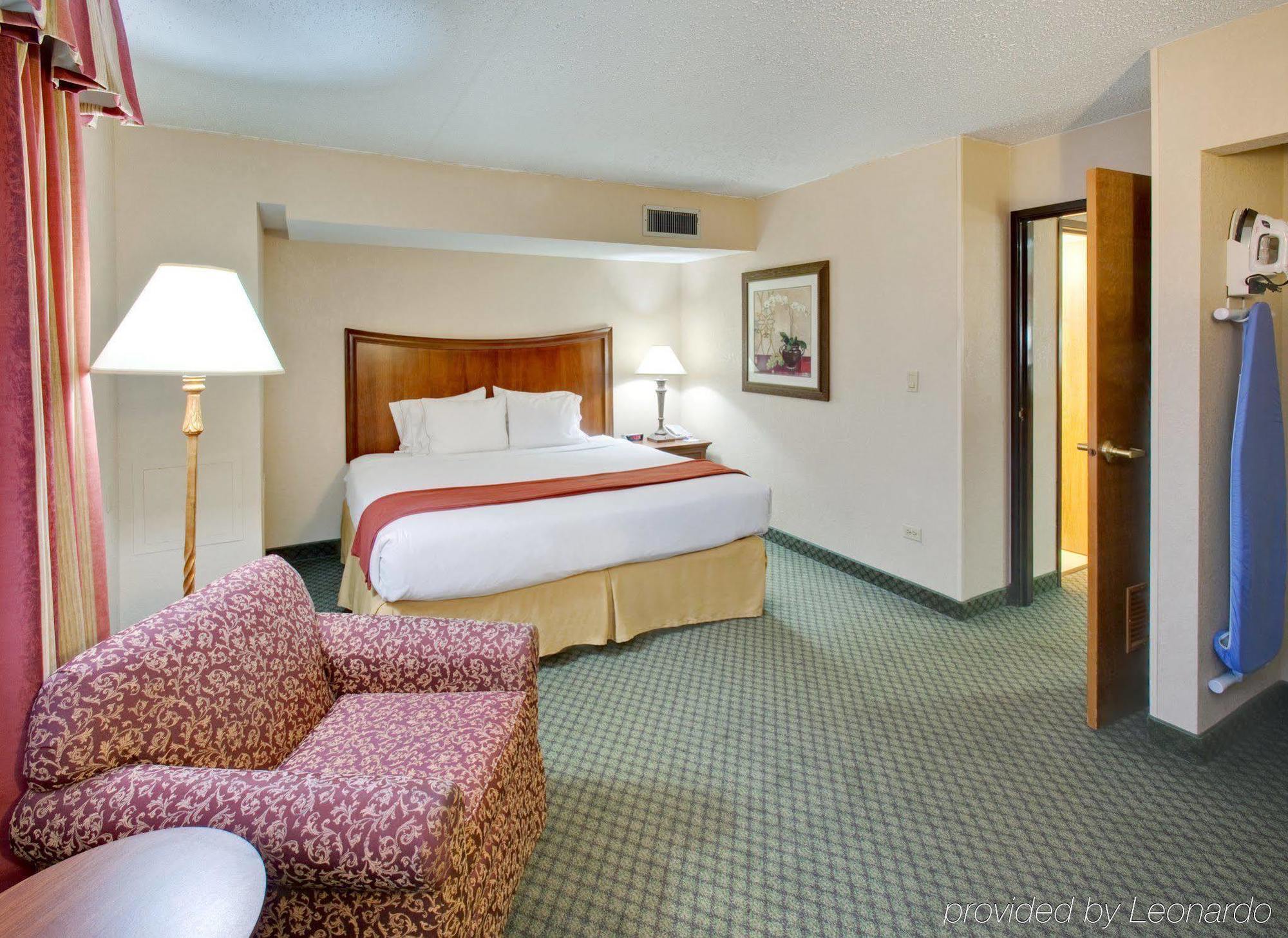 Express Chicago-downers Grove By Ihg 2*