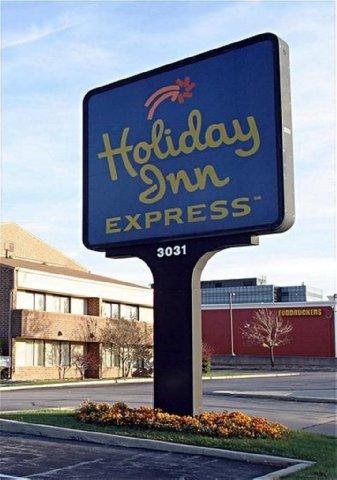 Express Chicago-downers Grove By Ihg 2* Downers Grove