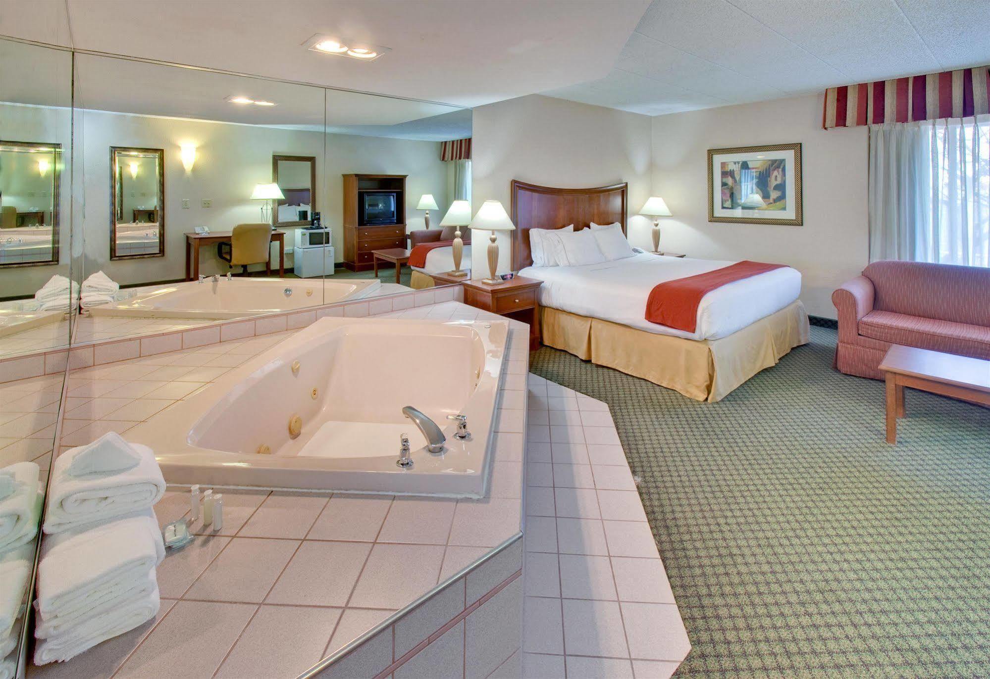 Express Chicago-downers Grove By Ihg 2*