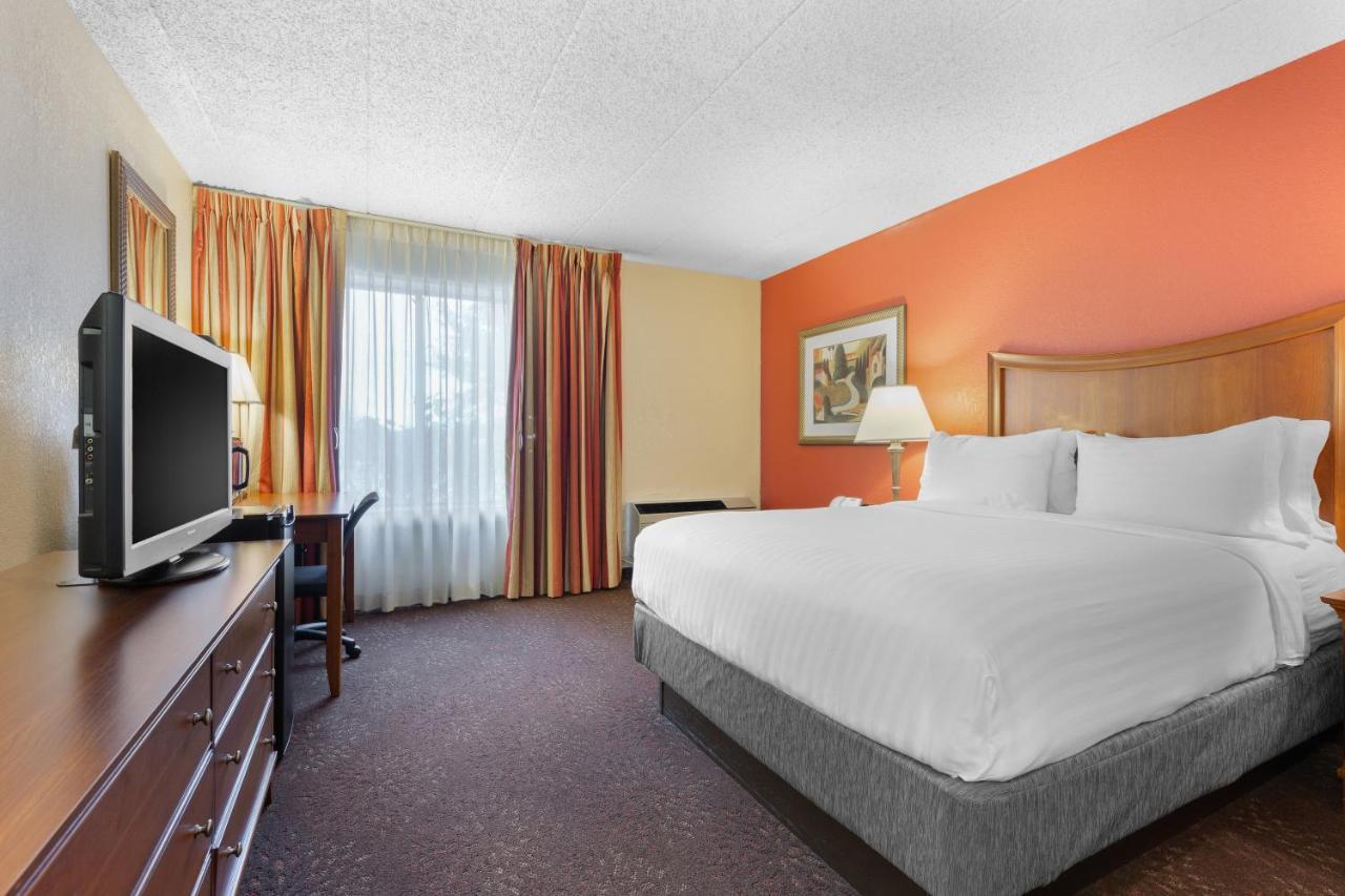 Express Chicago-downers Grove By Ihg 2*