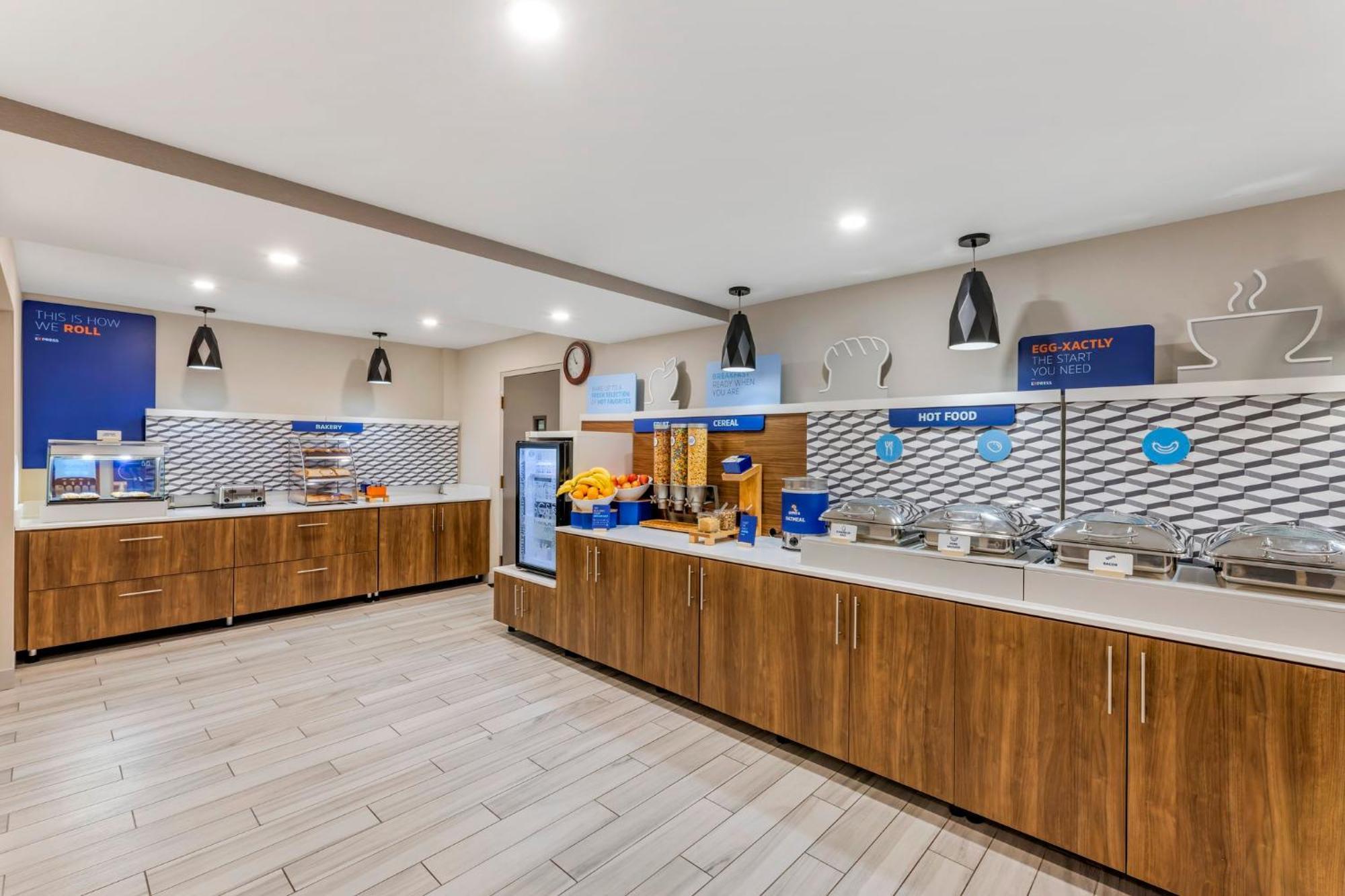 Express Chicago-downers Grove By Ihg Hotel Downers Grove